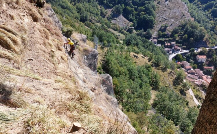  L'abitato di Colle e il pendio da mettere in sicurezza