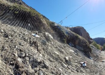 Lavori di messa in opera di barriera paramassi a rete – Impianto di Maen Diga di Cignana